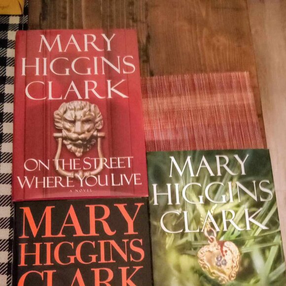 3 Mary Higgins Clark HARDBACK books - Picture 2 of 2